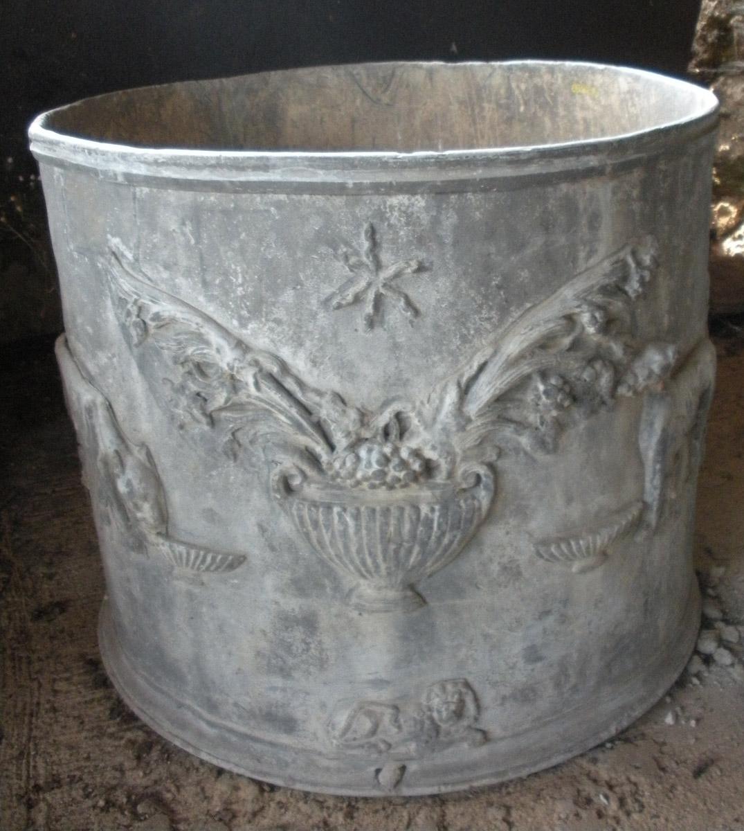 1969.4088.001 cistern front view
