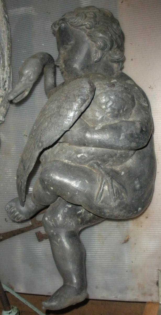 1969.4092 figure side view
