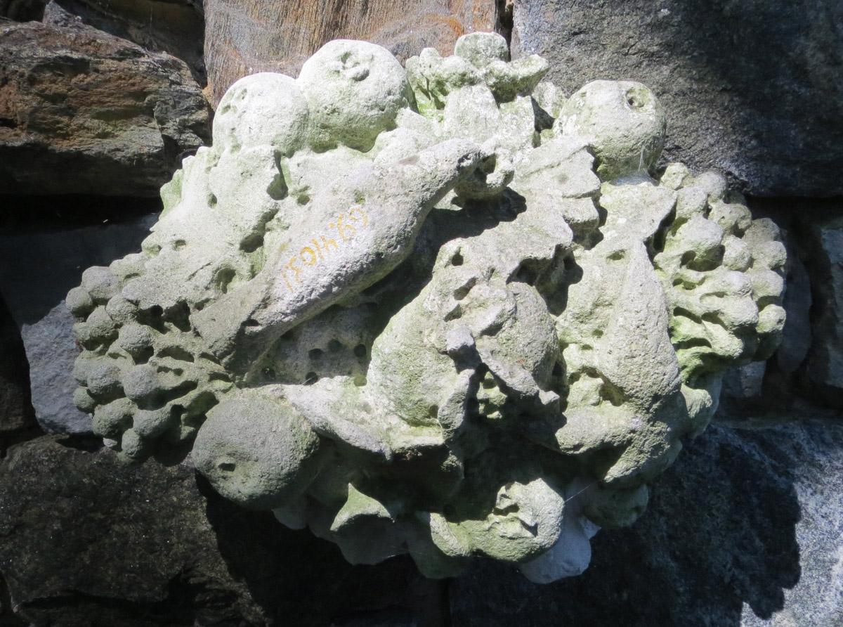 1969.4103.001 floral sculpture
