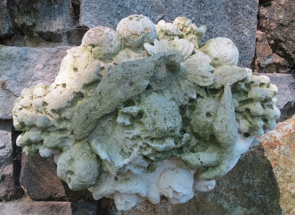 1969.4103.002 floral sculpture