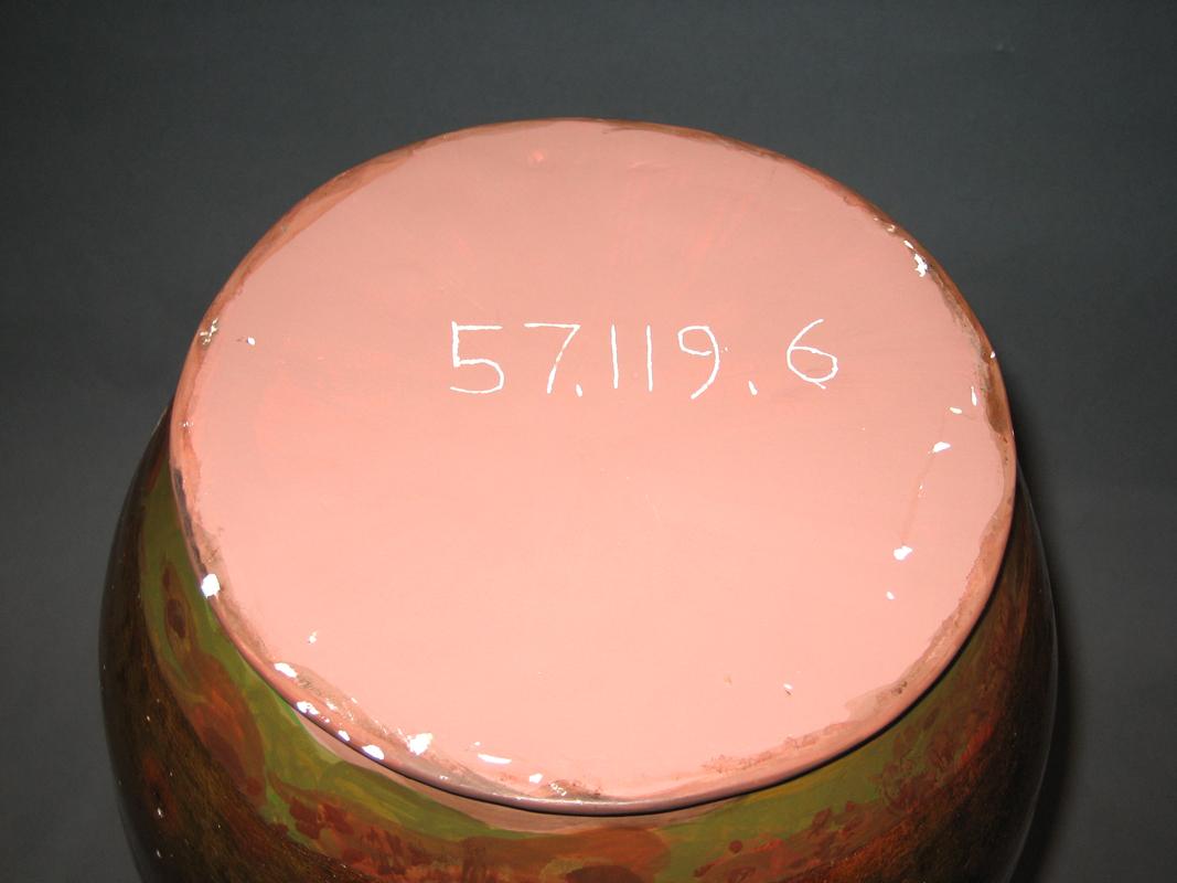 1957.0119.006 Jar (underside)