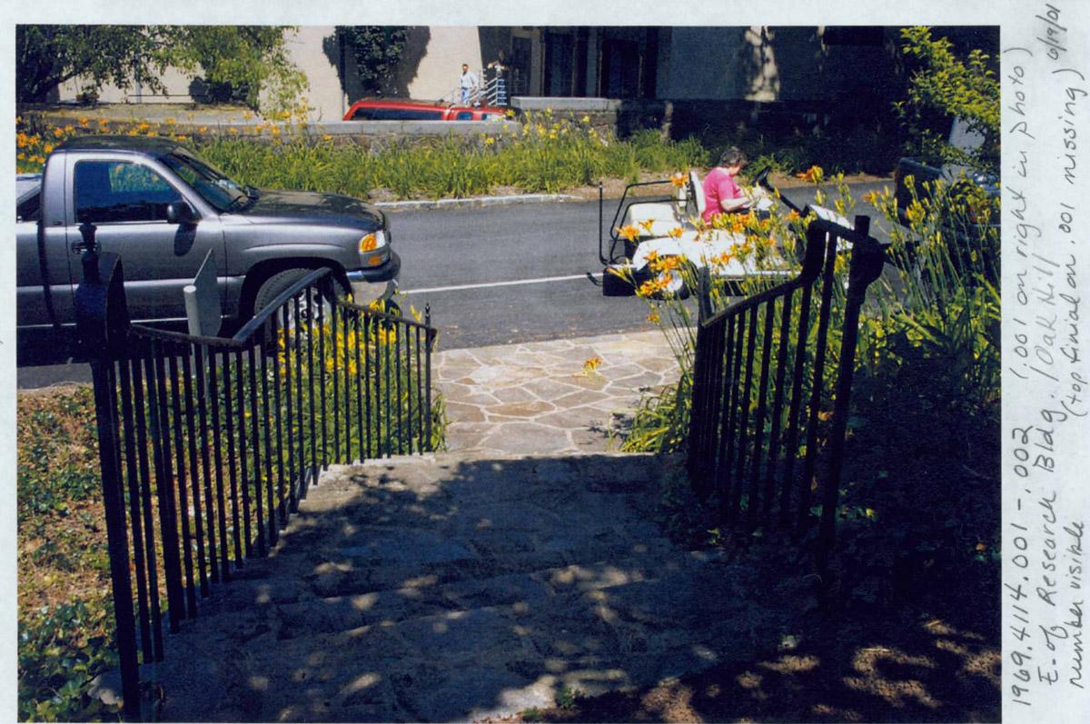 1969.4114.001-.002 Railings