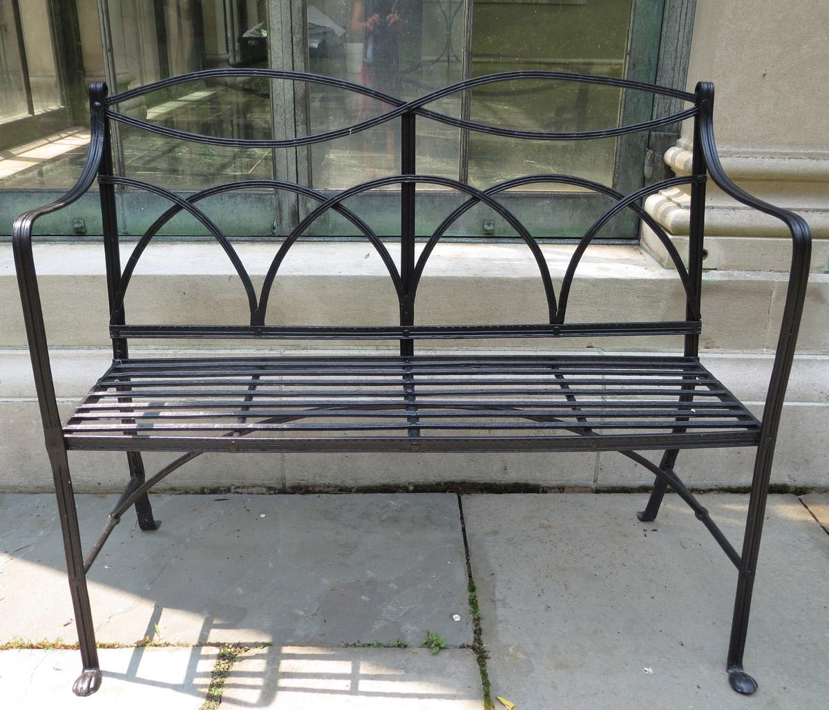 1969.4120.002 bench front