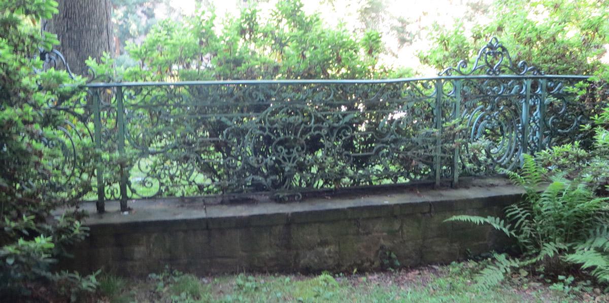 1969.4129 railing