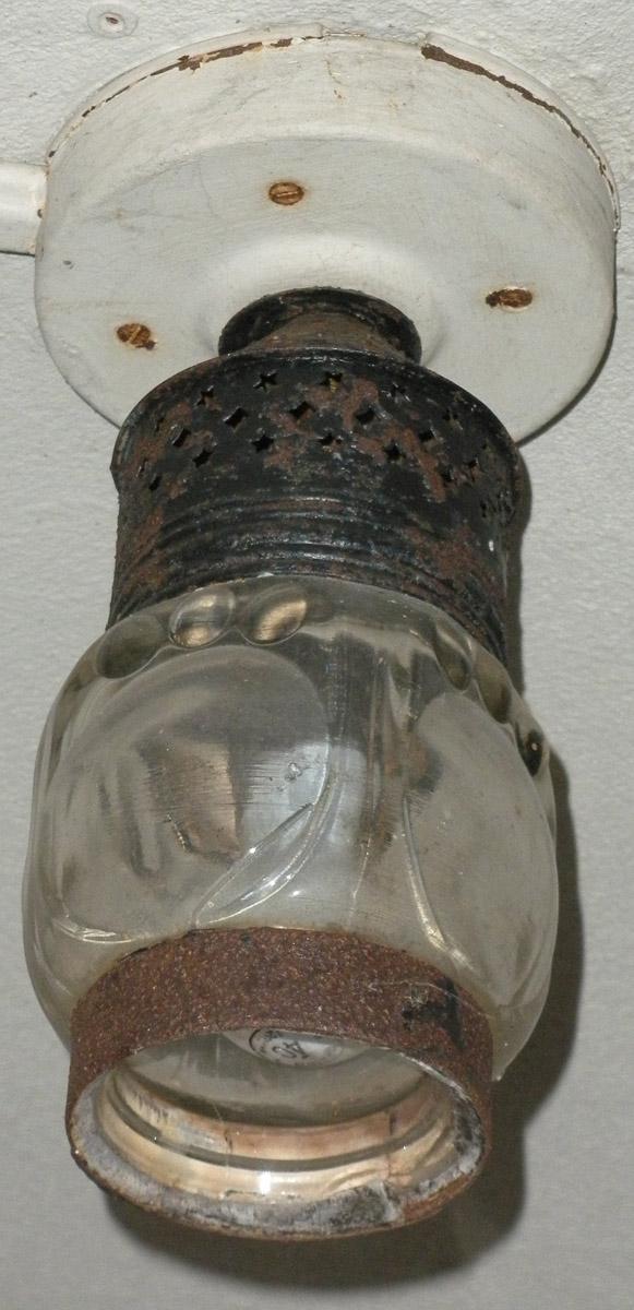 1969.4131 lantern side view