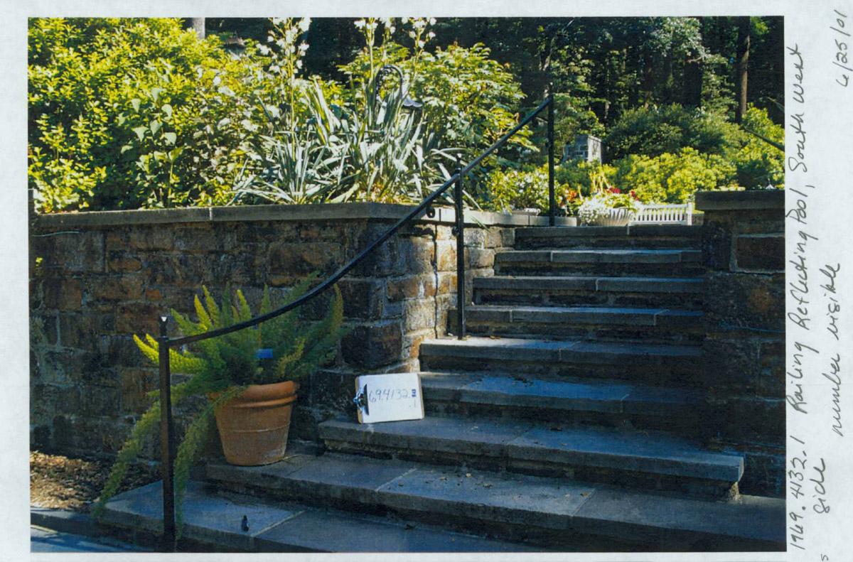 1969.4132.001 Railing