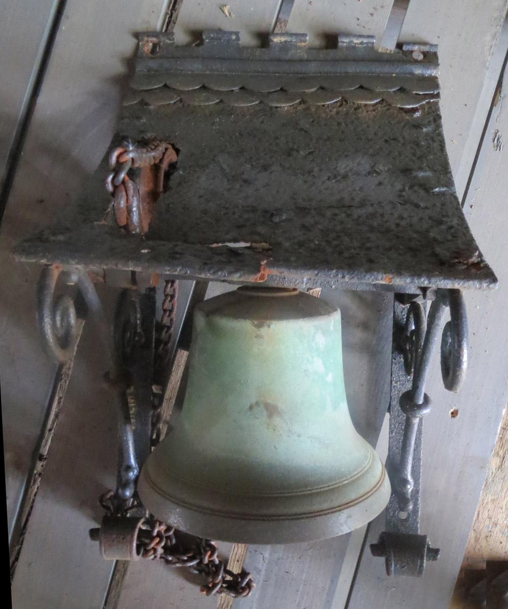 1969.4134 A-D bell front view