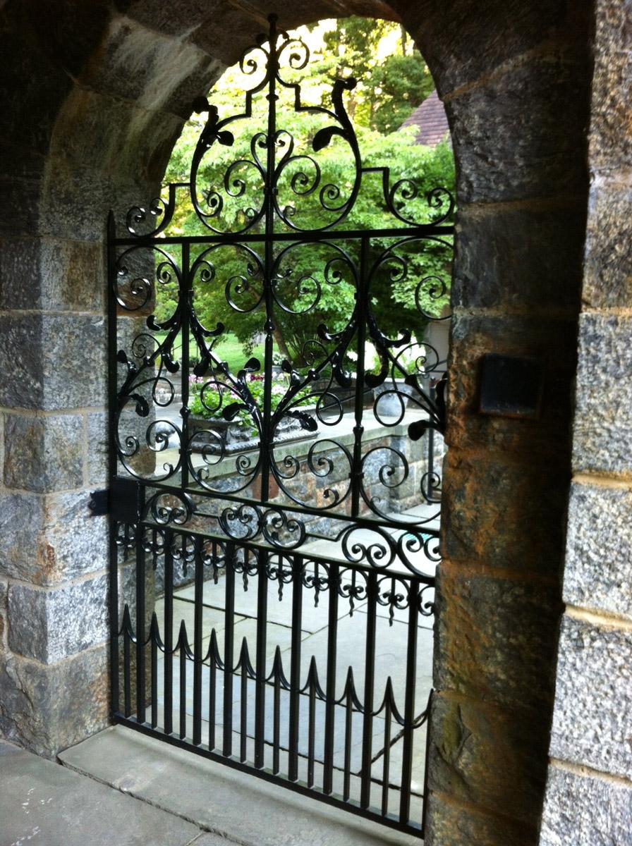 1969.4137.002 gate