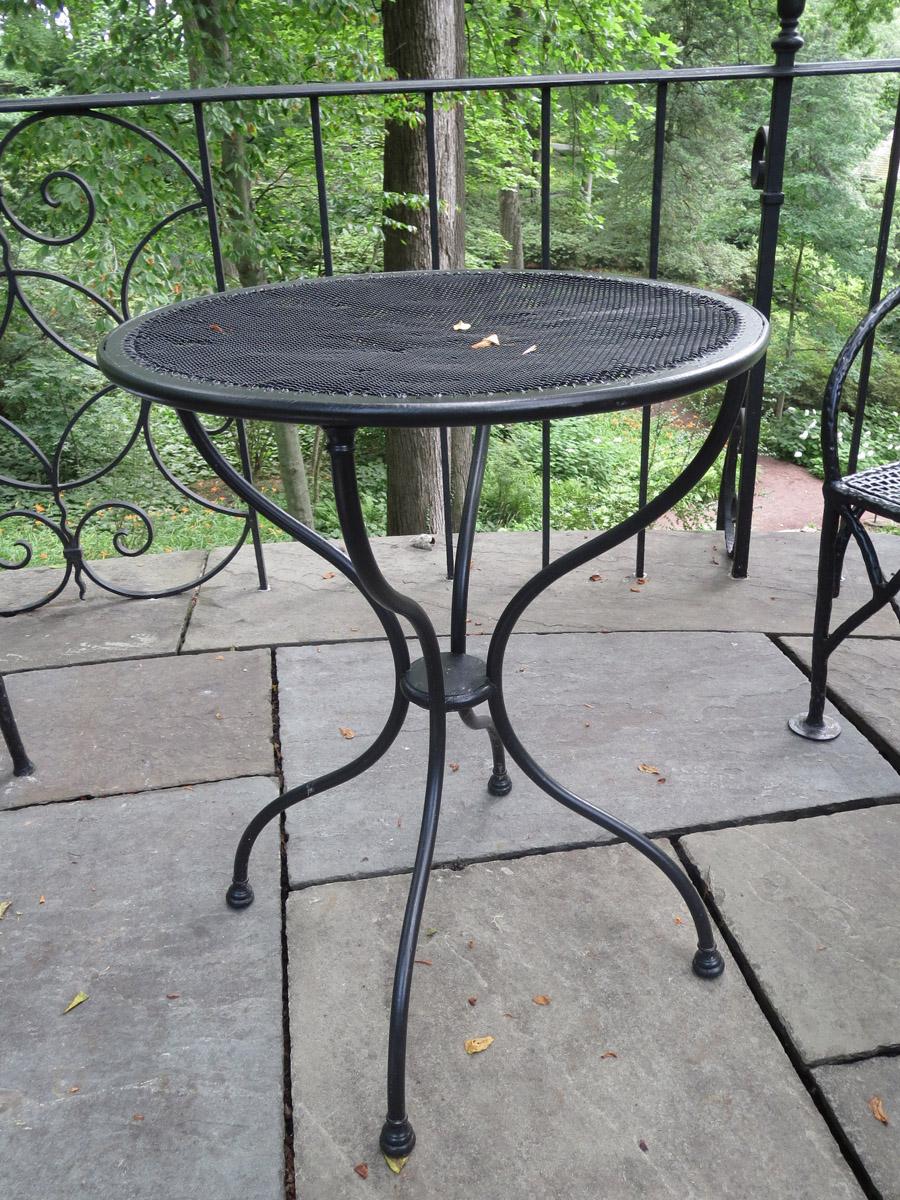 1969.4170 table front view