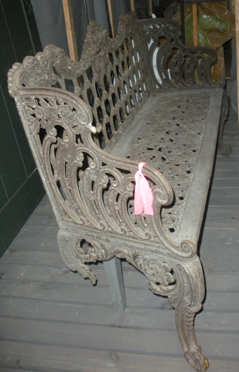 1969.4175 bench side view