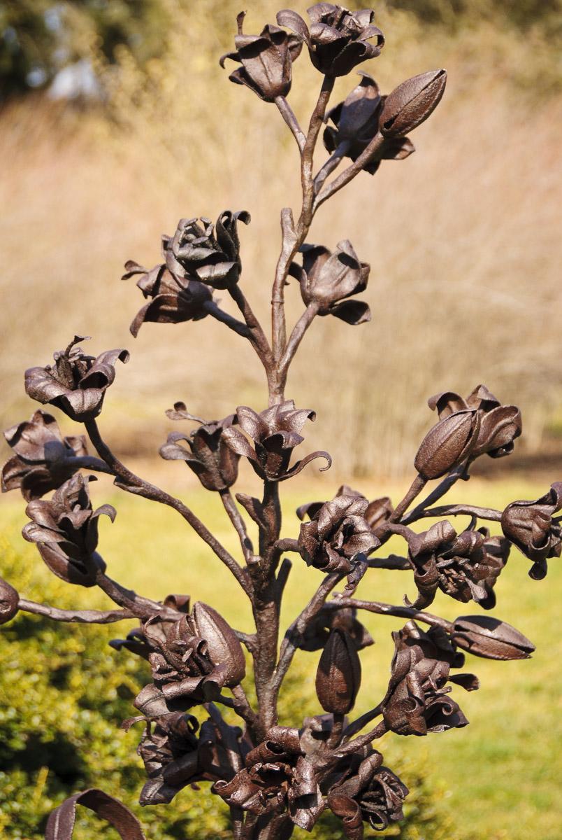 1969.4178.001, .002 Floral sculpture (detail 1)