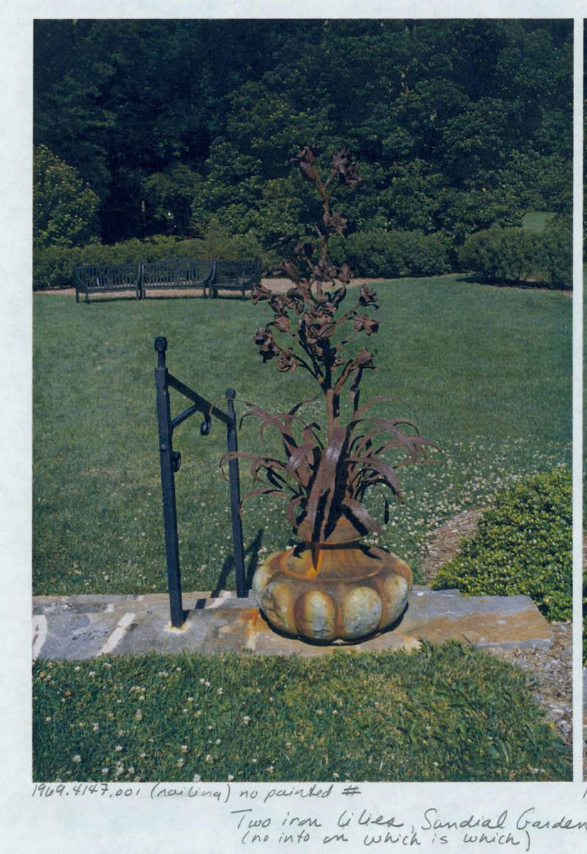 1969.4178.001 Floral sculpture
