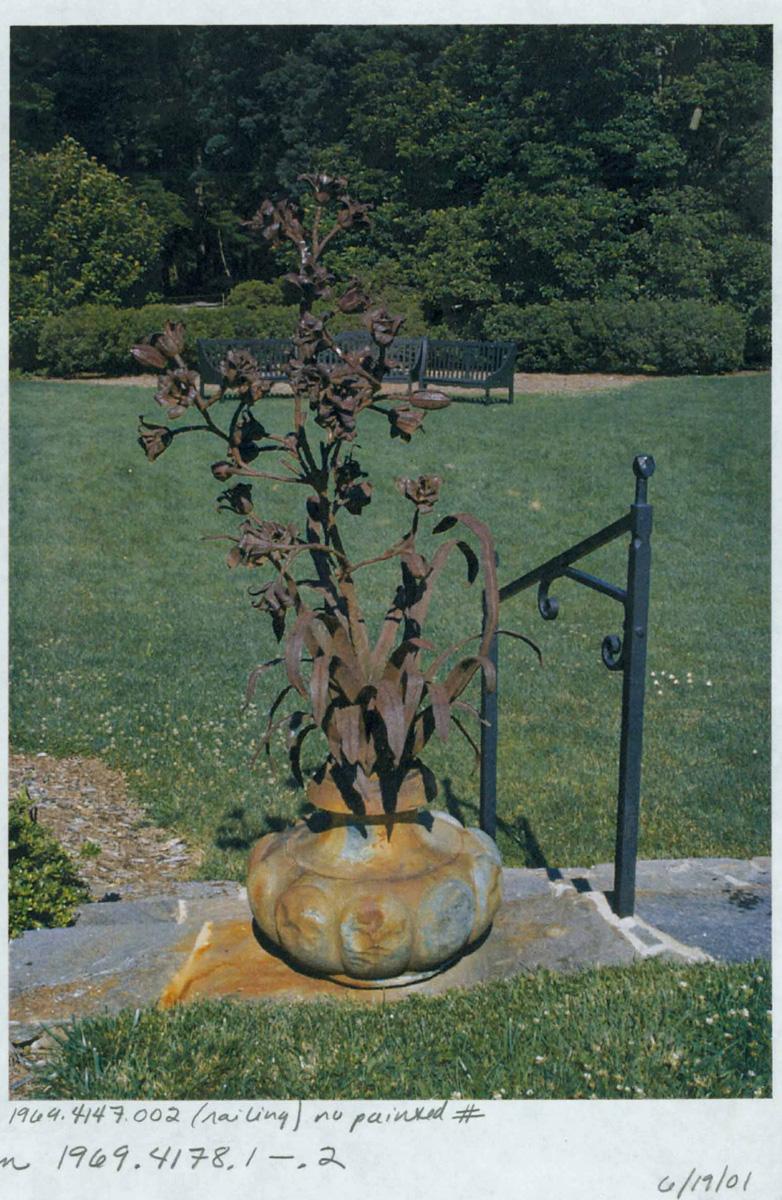 1969.4178.002 Floral sculpture