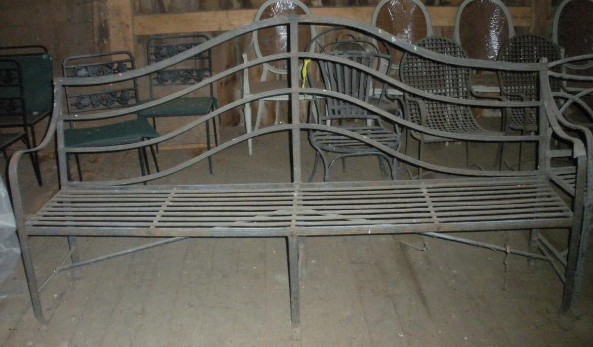 1969.4183.001 bench front view