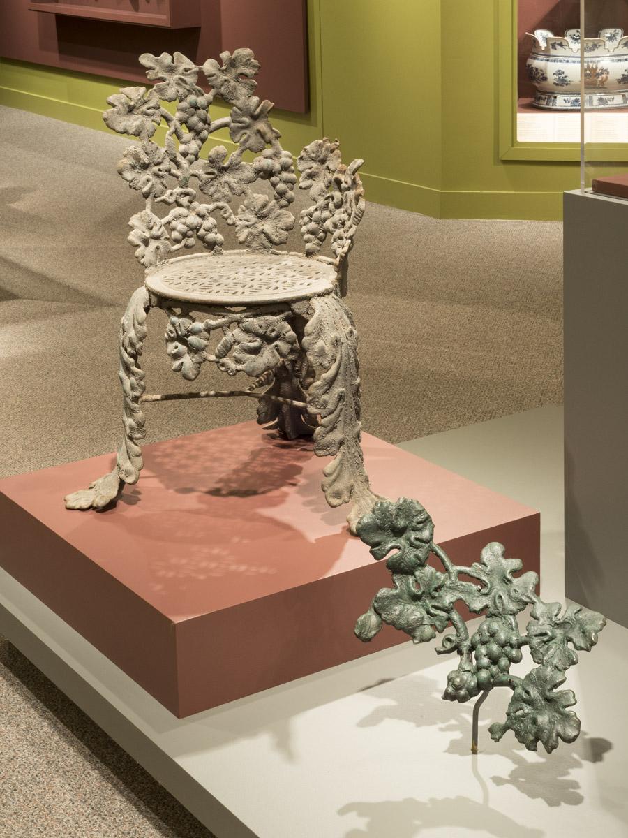 1969.4213 Chair (front view 2)