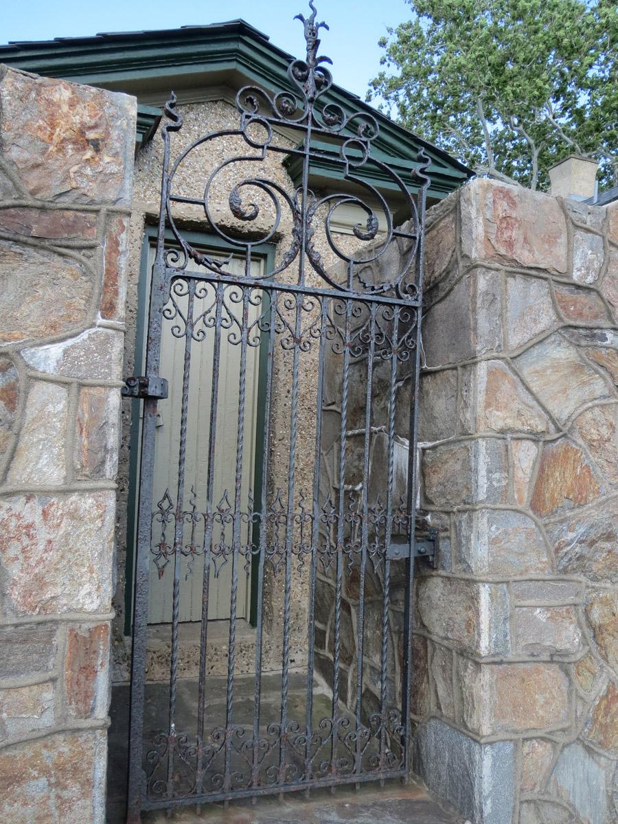 1969.4295 A B Gate front view