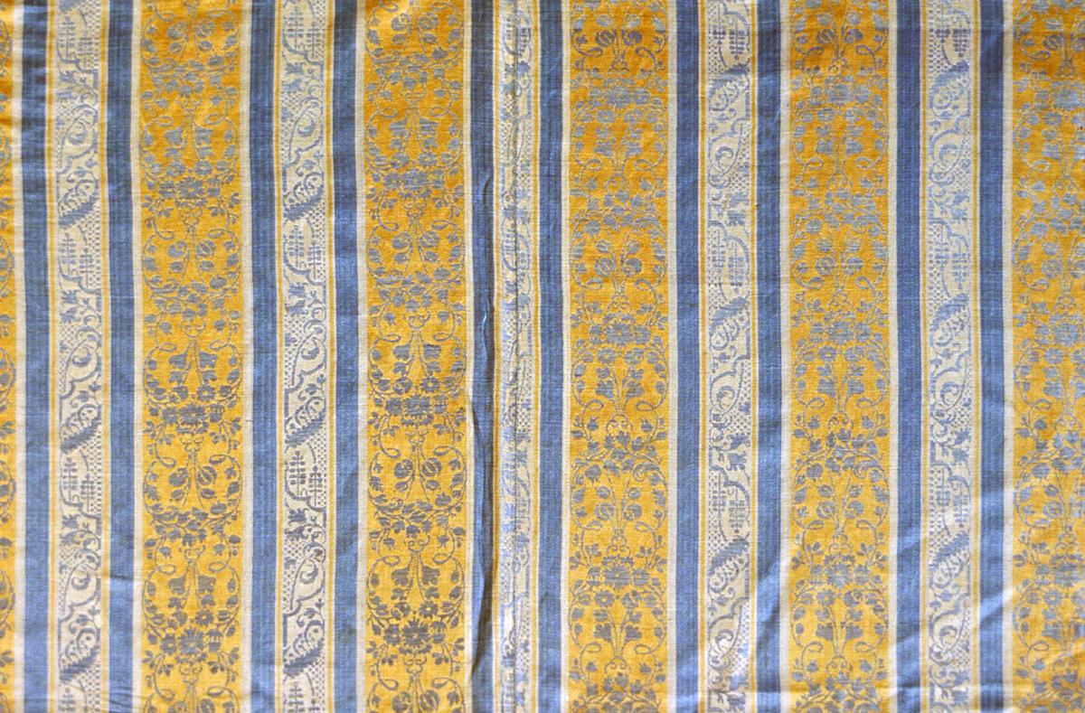 1957.0126.001 Bedcover, Pattern Repeat