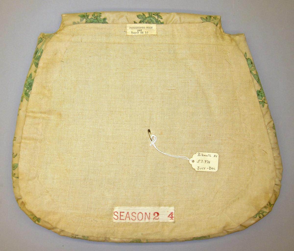 1969.4531 cushion view 2