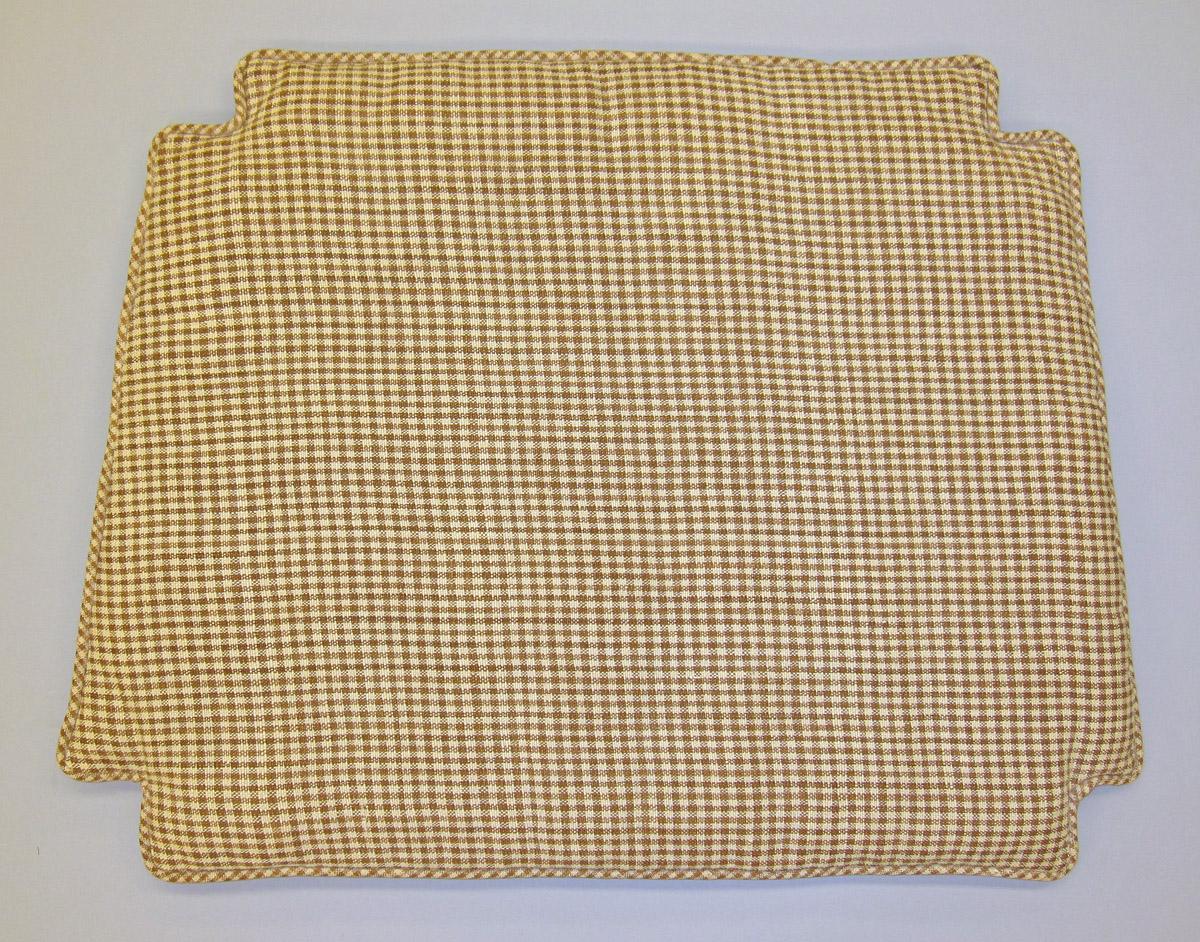 1969.4560 Cushion, upper surface