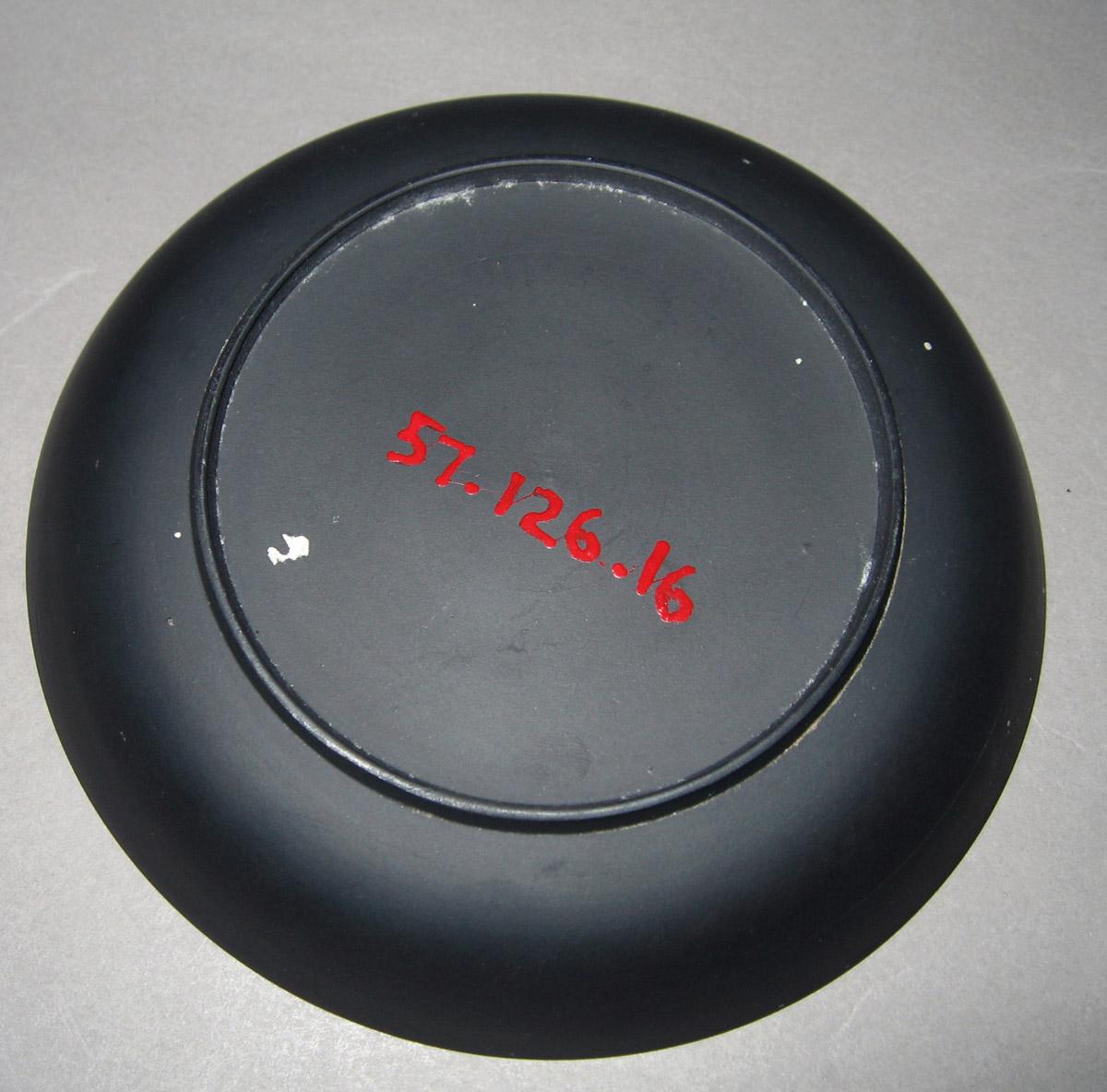 1957.0126.016 Black basalt saucer (underside)