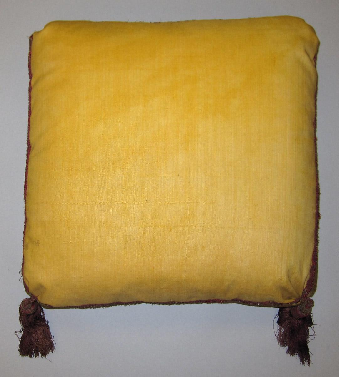1969.4621 Cushion, upper surface