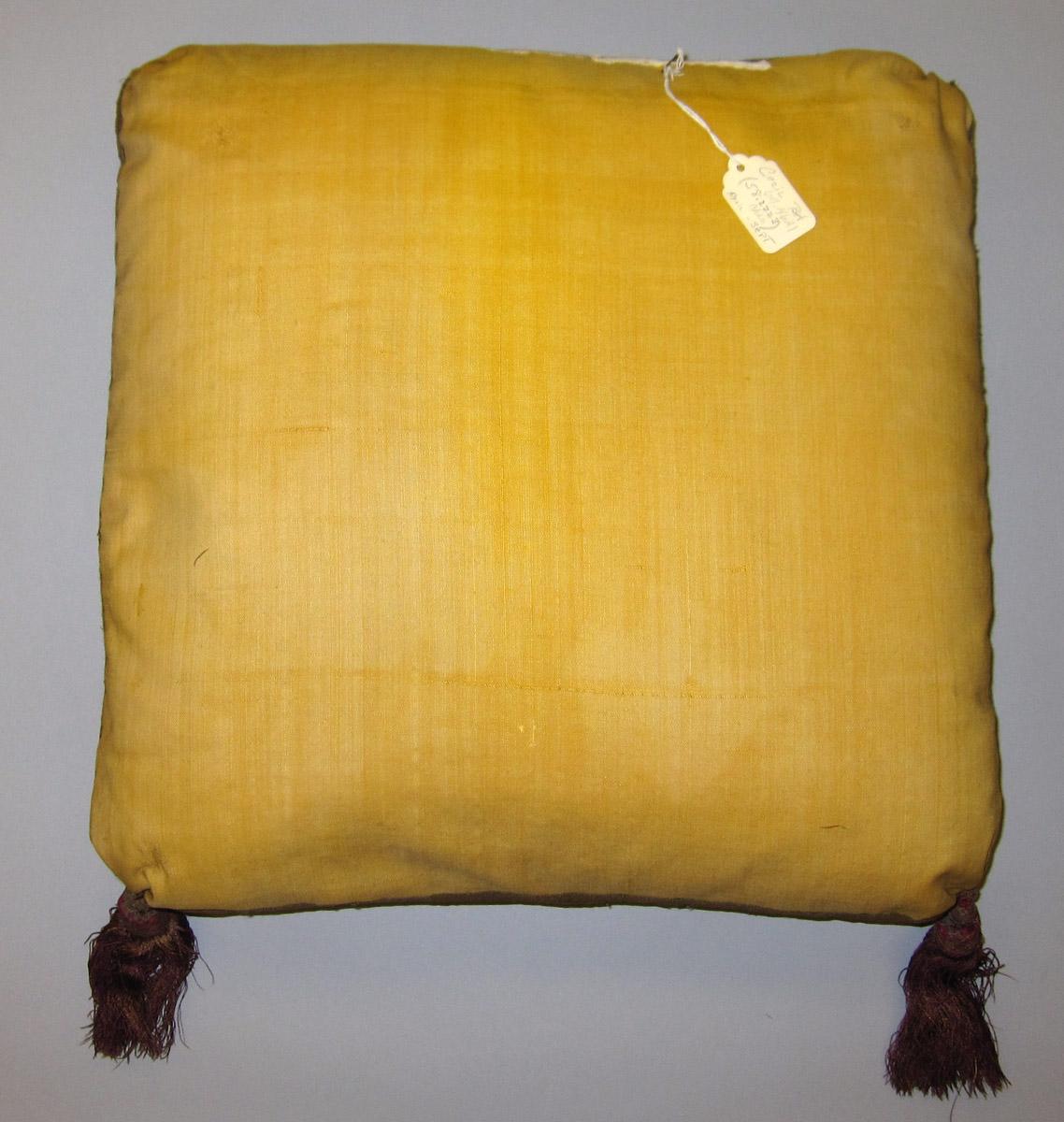 1969.4621 Cushion, underside