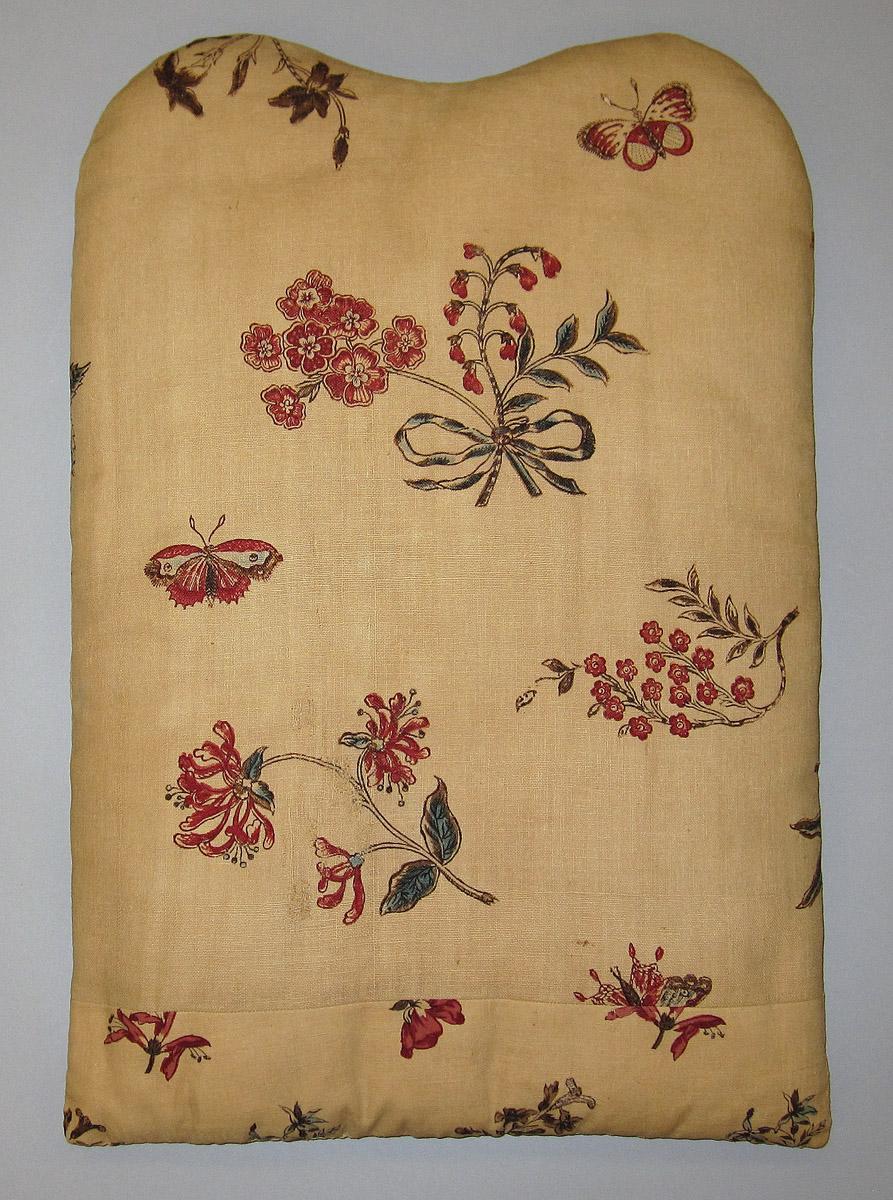 1969.4633 Cushion, upper surface