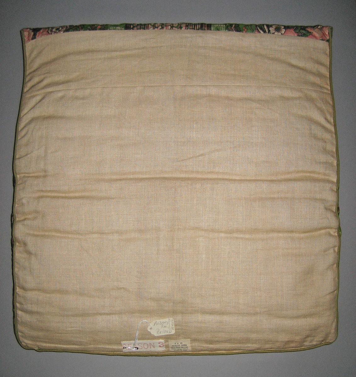 1969.4646 slip cover for cushion view 2