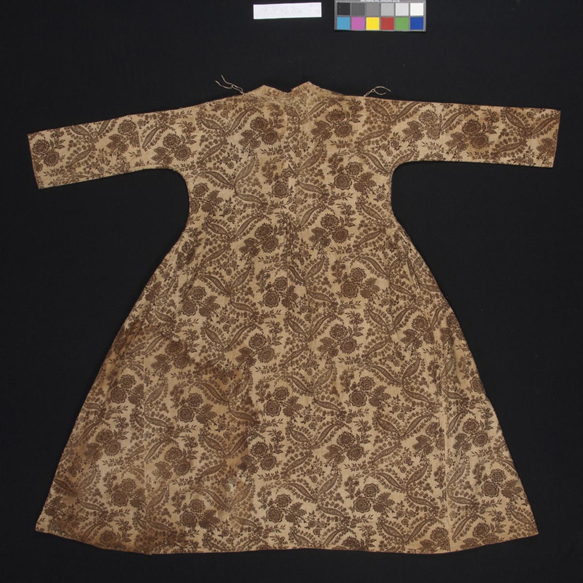 1969.4671 Gown, view 3, back