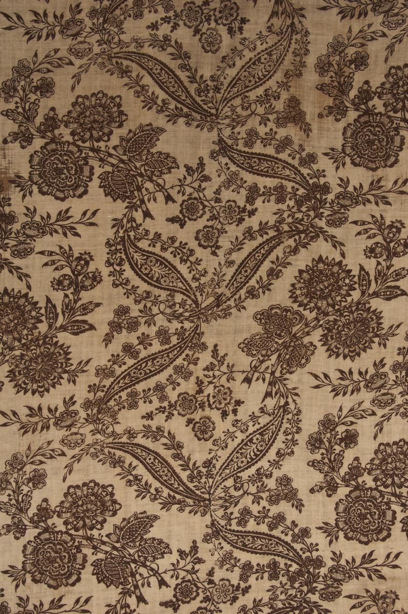 1969.4671 Gown, detail 6