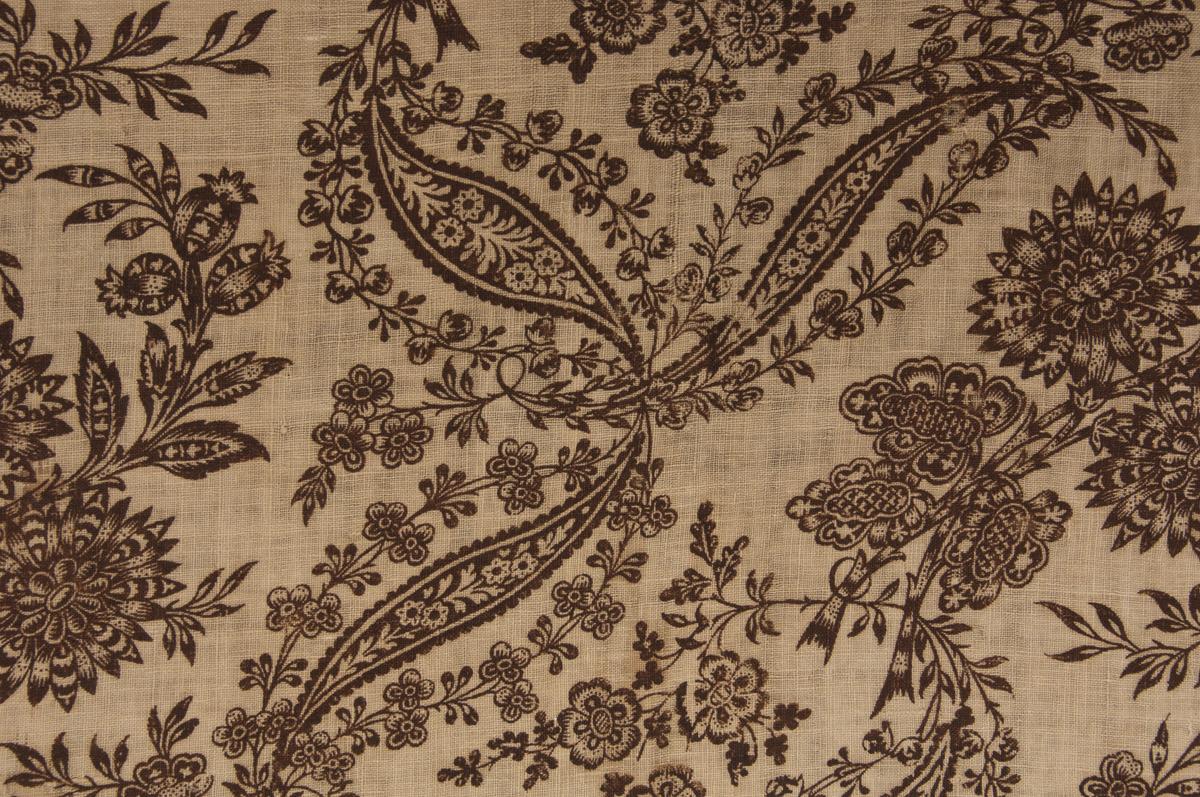 1969.4671 Gown, detail 7