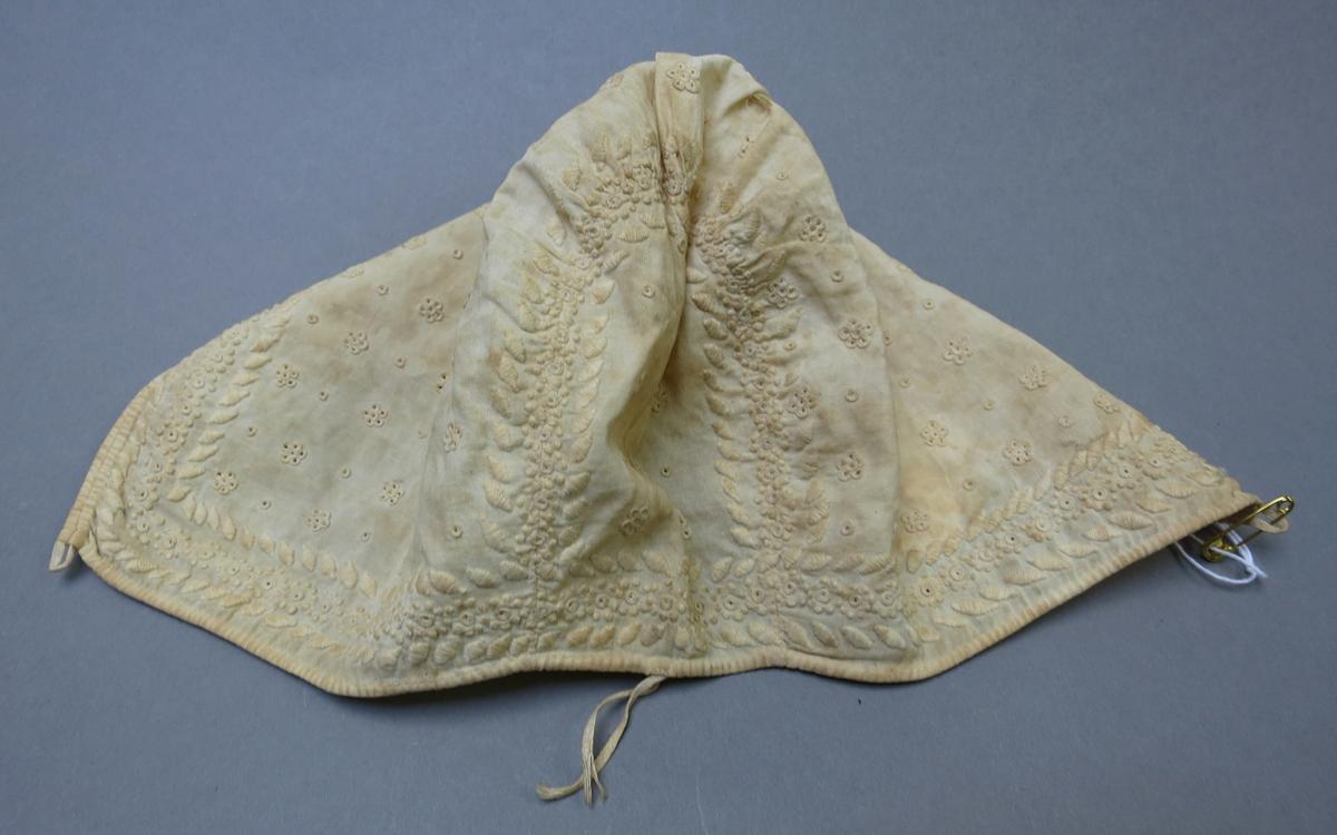 1969.4672 Cap, Back
