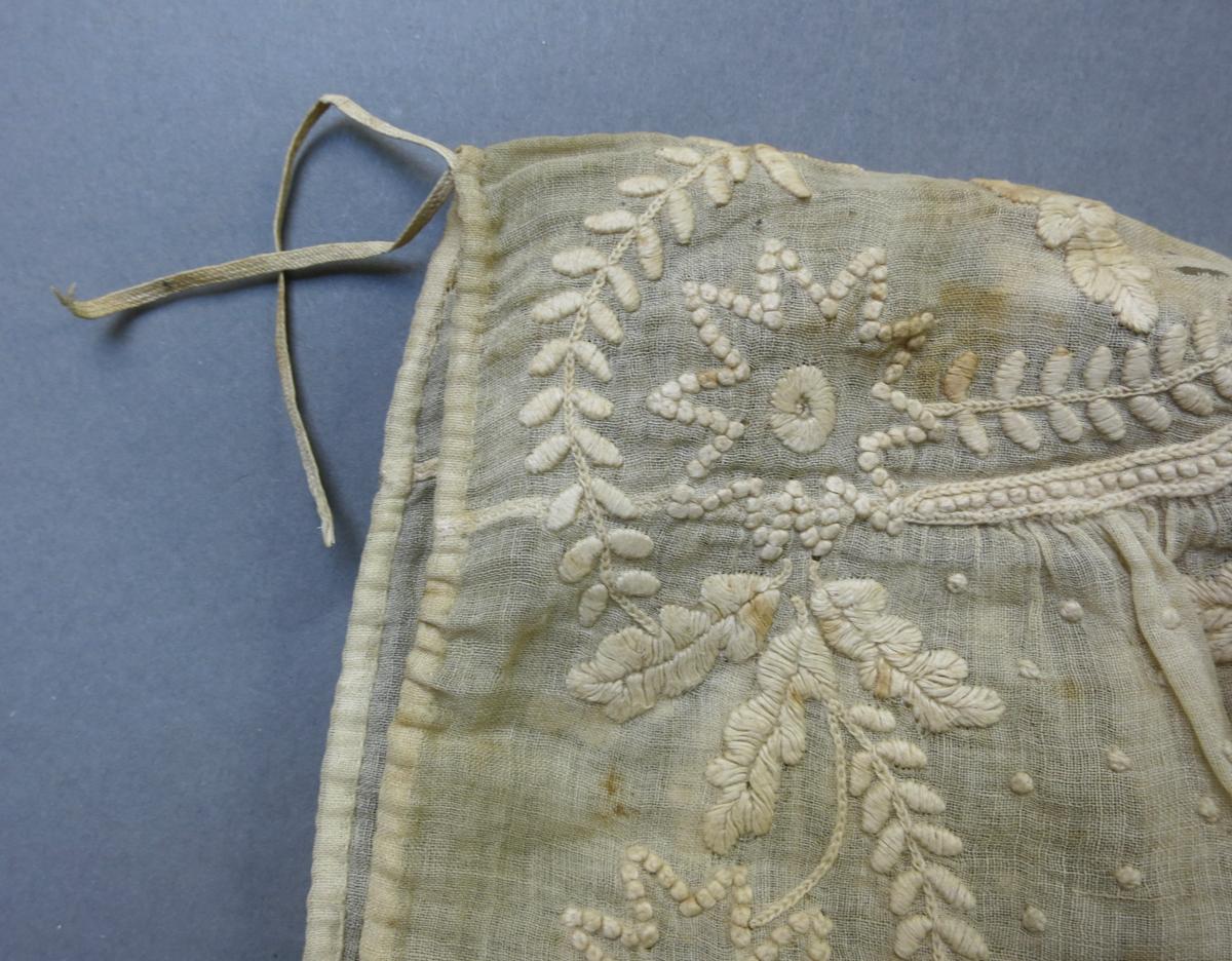 1969.4679 Cap, Drawstrings