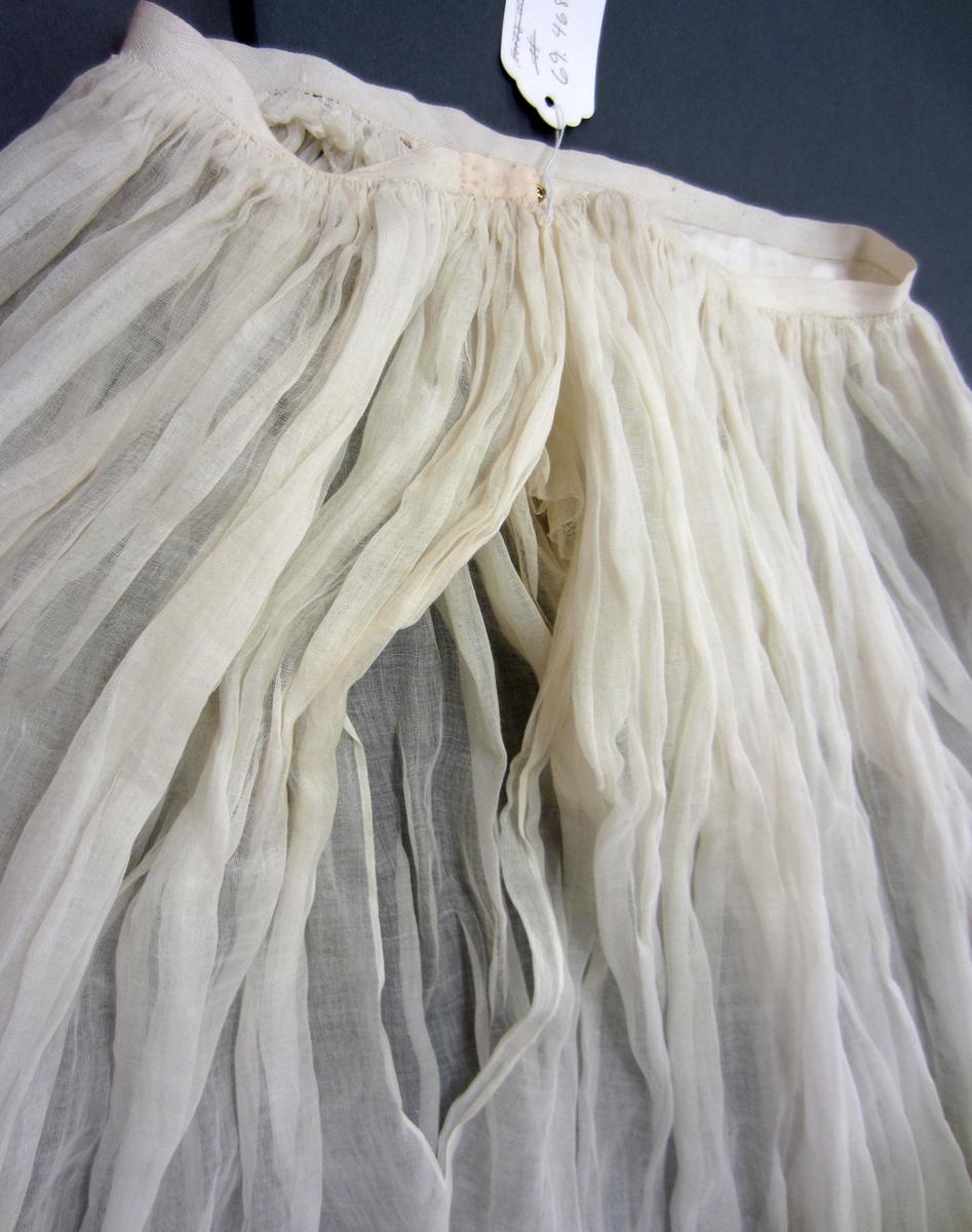 1969.4689 Petticoat, Back waist