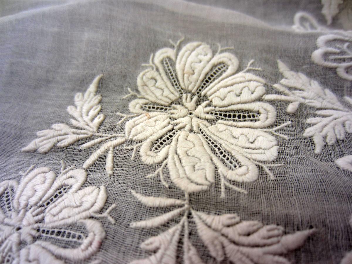 1969.4689 Petticoat, Detail 2