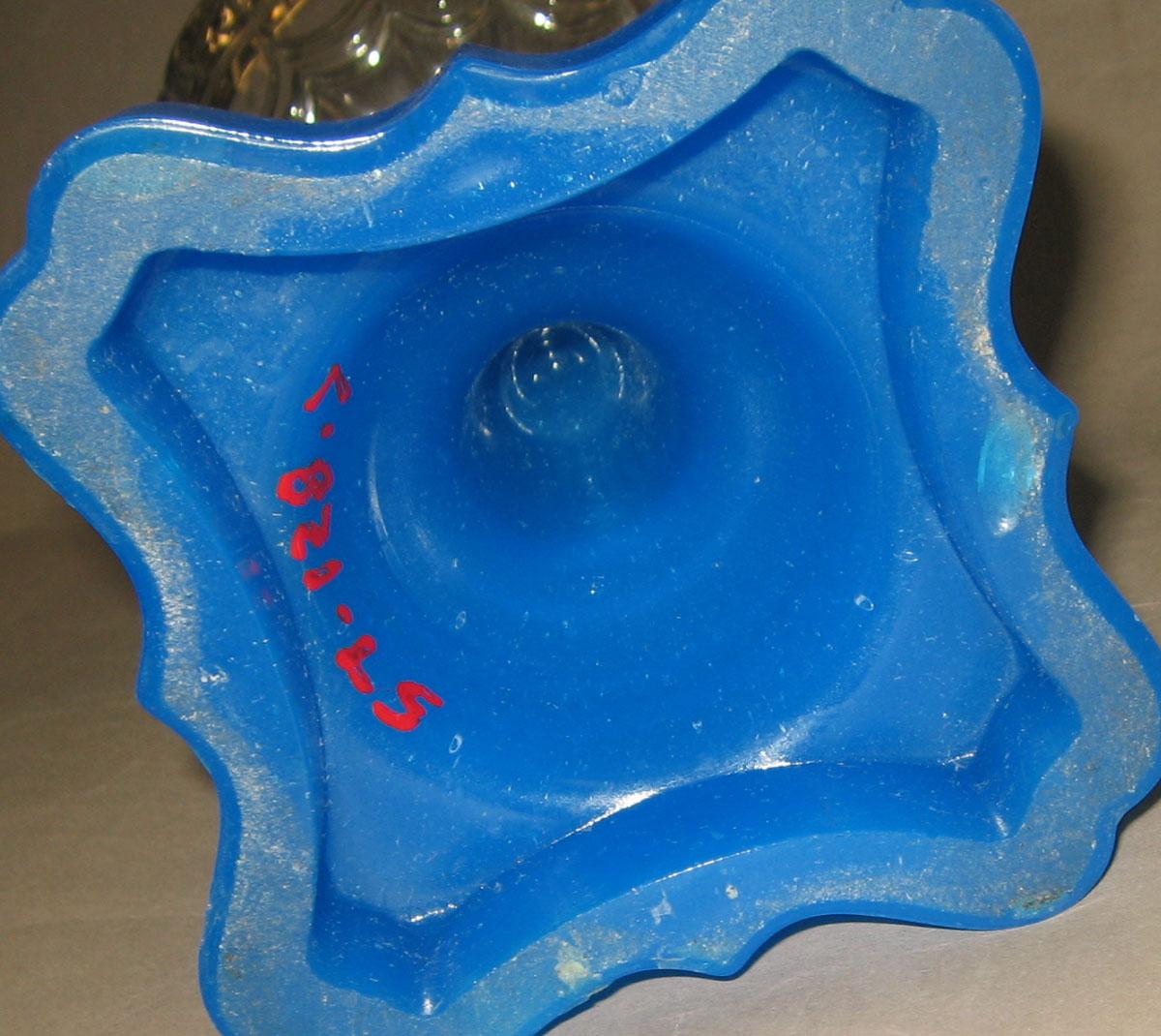 1957.0128.007 Pressed glass oil lamp (underside)