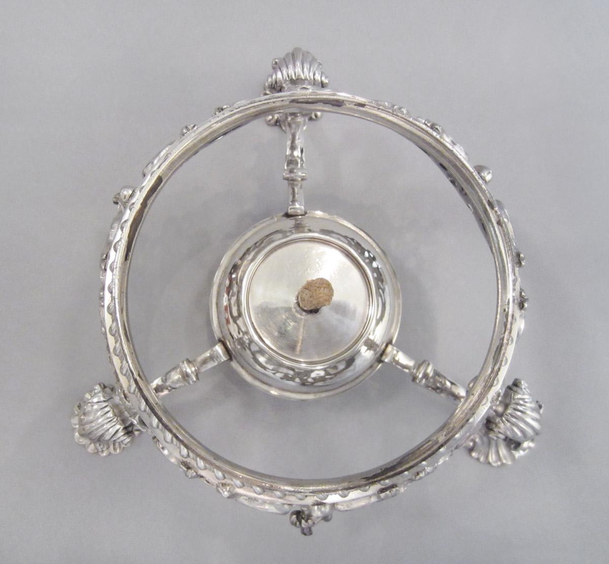 1951.0050 B, C Kettle stand with burner lid