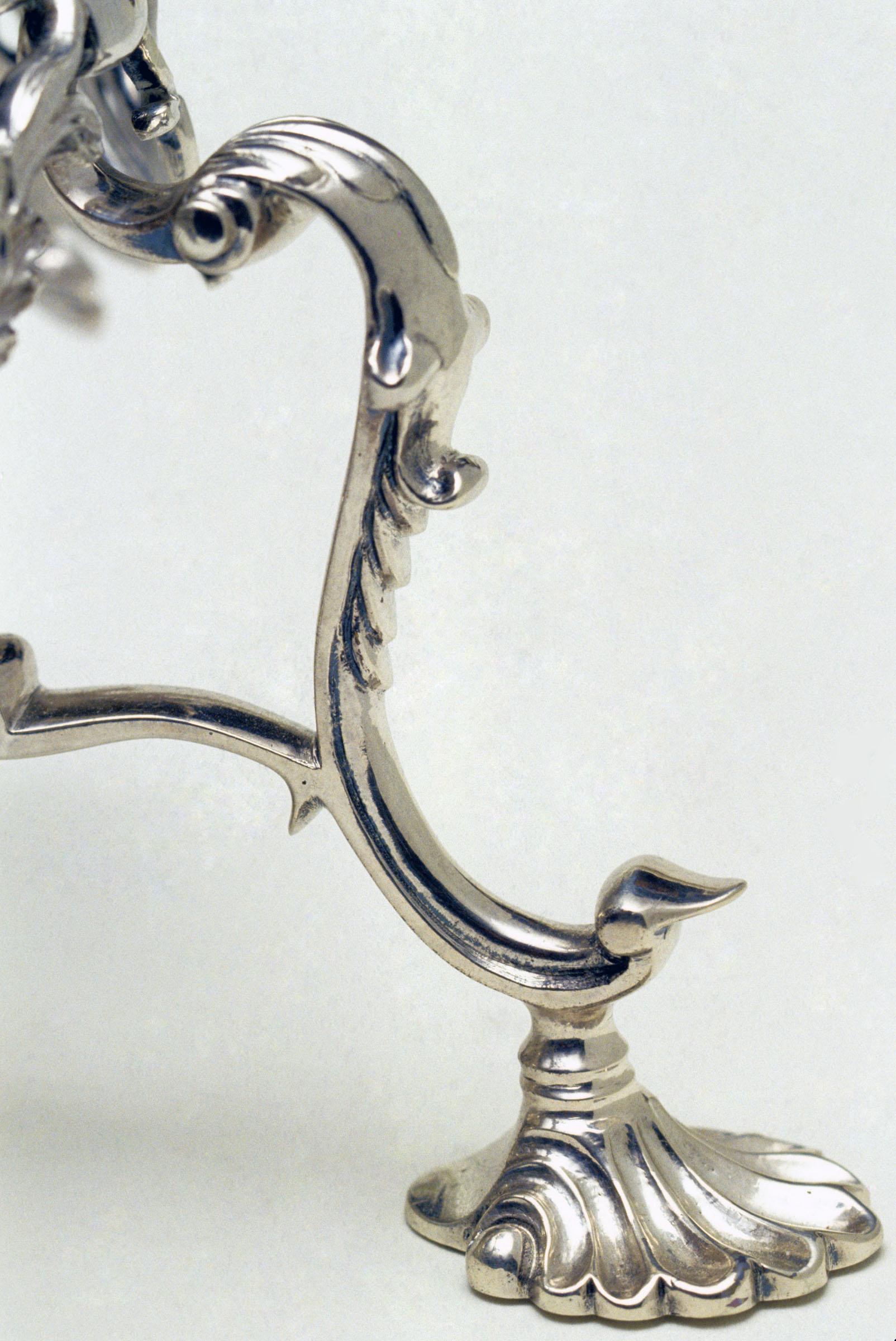 1951.0050 B Kettle stand, detail 1