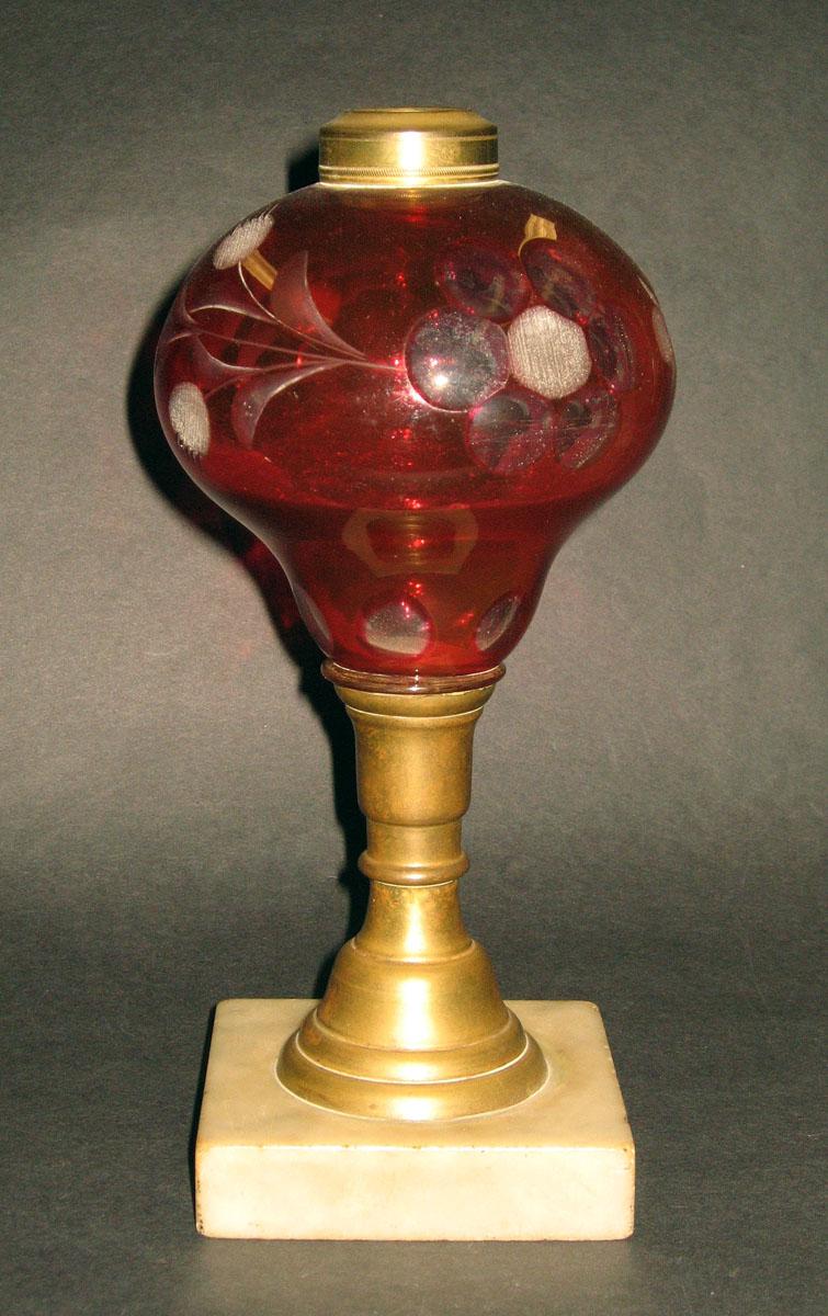 1957.0128.008 Glass lamp