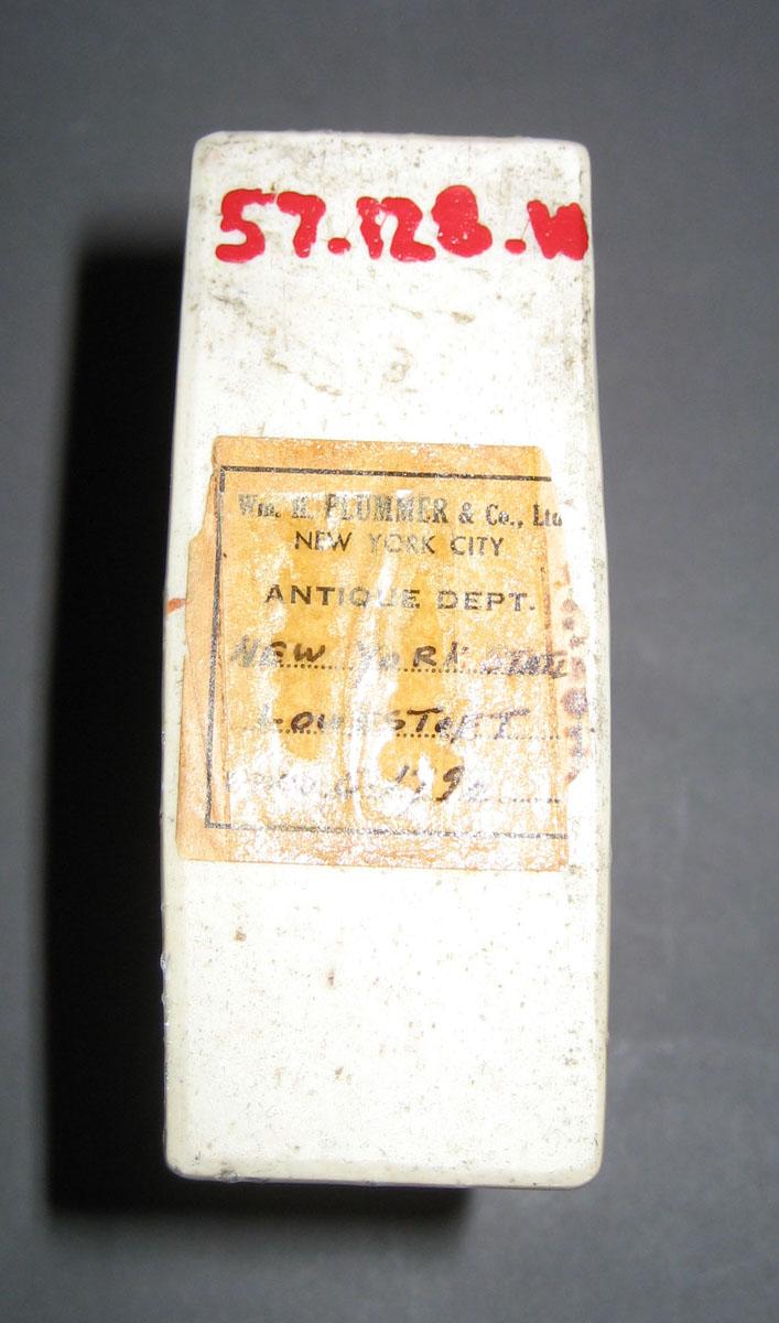 1957.0128.010 Porcelain Tea Cannister underside