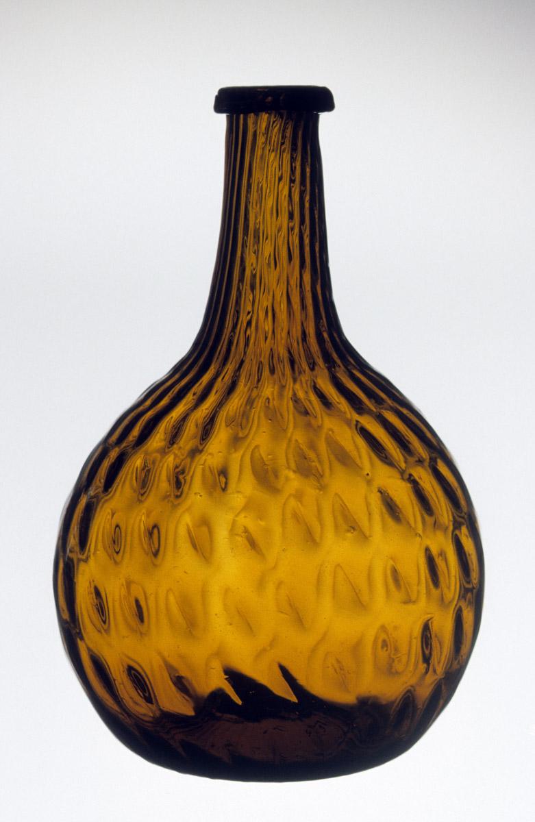 1957.0132.002 Amber glass bottle