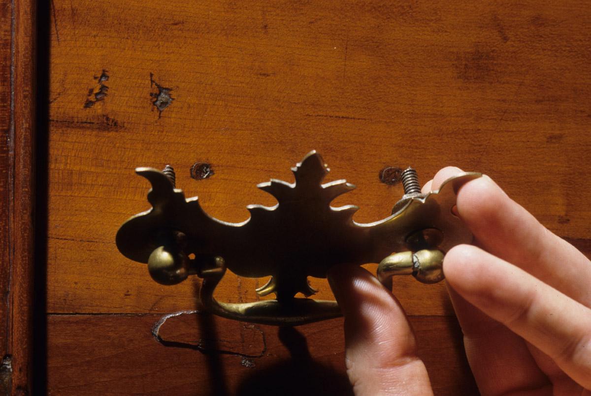 1957.0507 Chest of drawers, detail 7