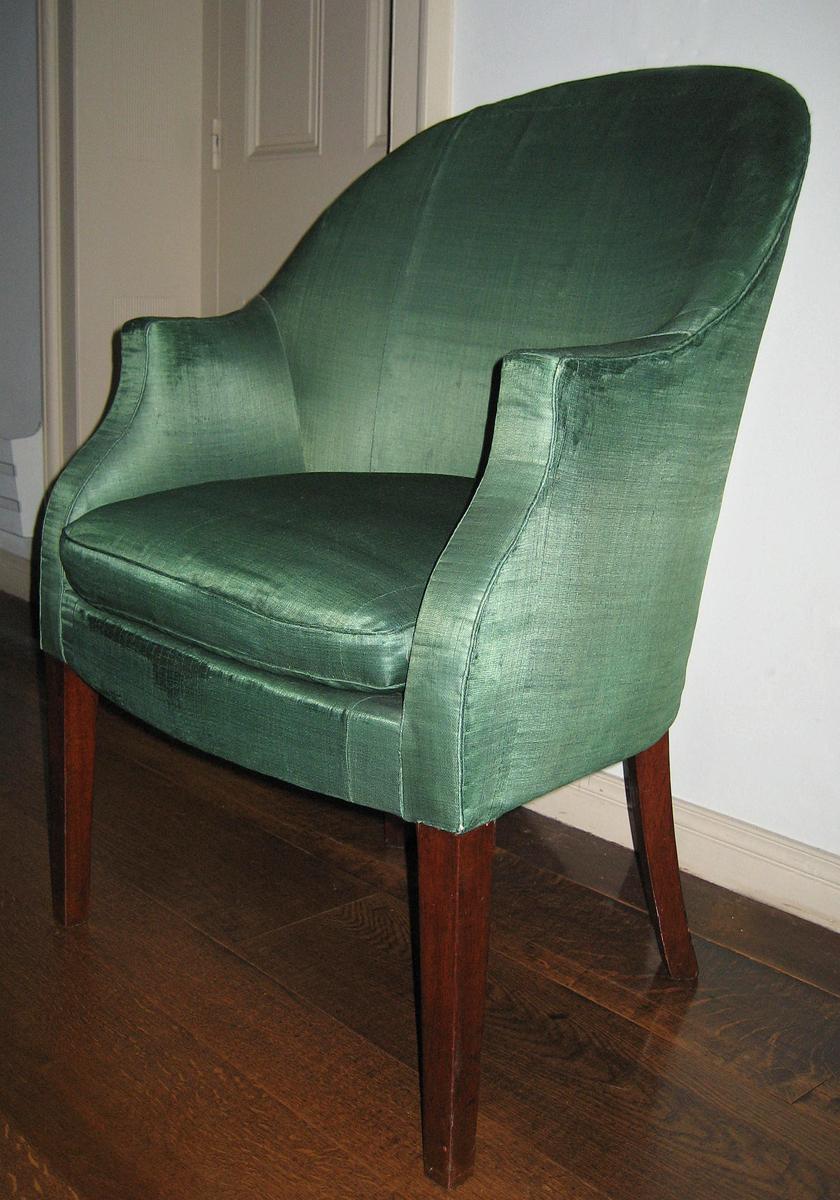 1957.0516 Easy chair view 2