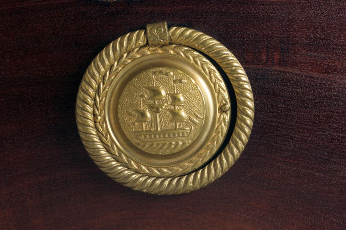 1957.0520 Chest hardware, plate and handle