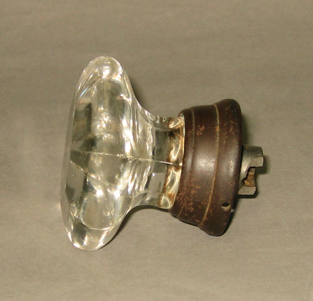 1969.5073 Glass furniture knob (profile)