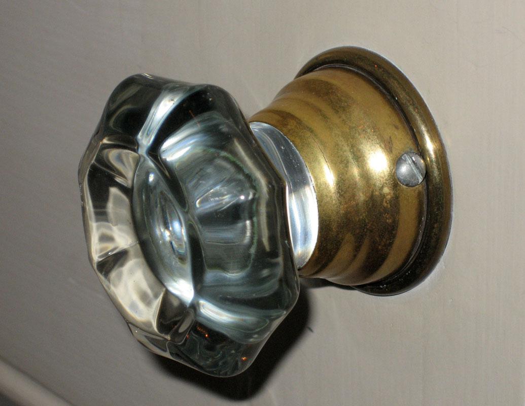 1969.5075 Door knob view3