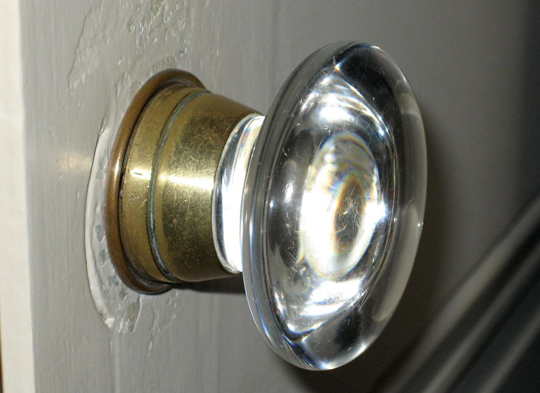 1969.5075 Door knob view4