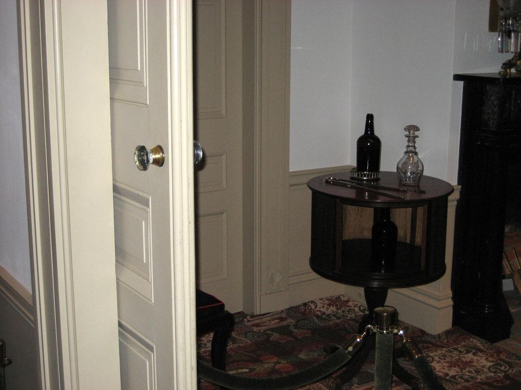 1969.5075 Door knob view6