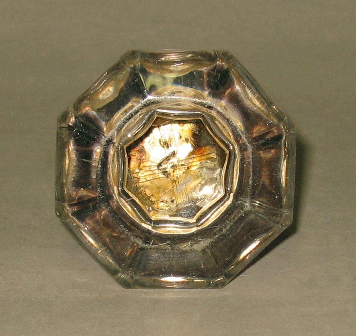 1969.5076 Glass furniture knob (top)