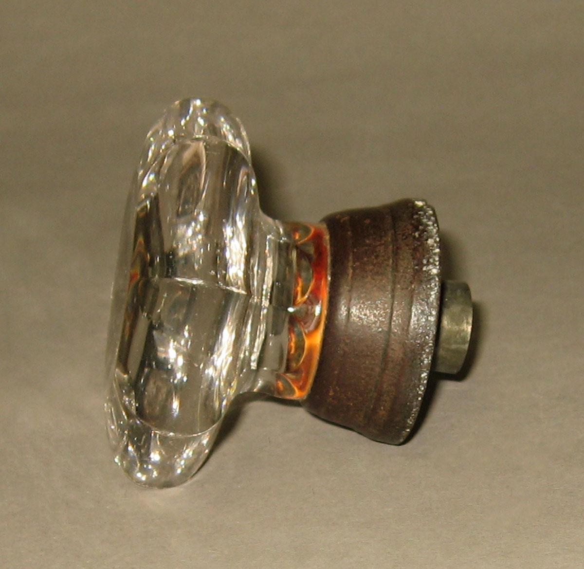 1969.5076 Glass furniture knob (profile)